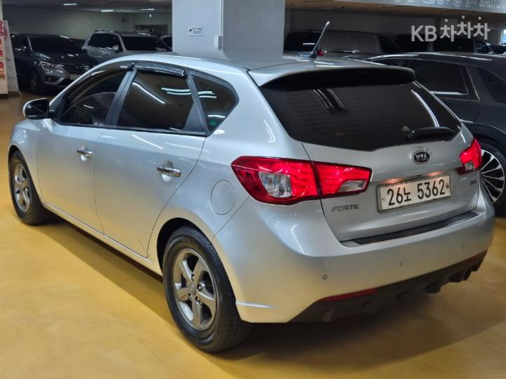 Kia Forte Hatchback 1.6 GDI Prestige Base Type 3
