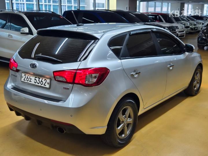 Kia Forte Hatchback 1.6 GDI Prestige Base Type 5