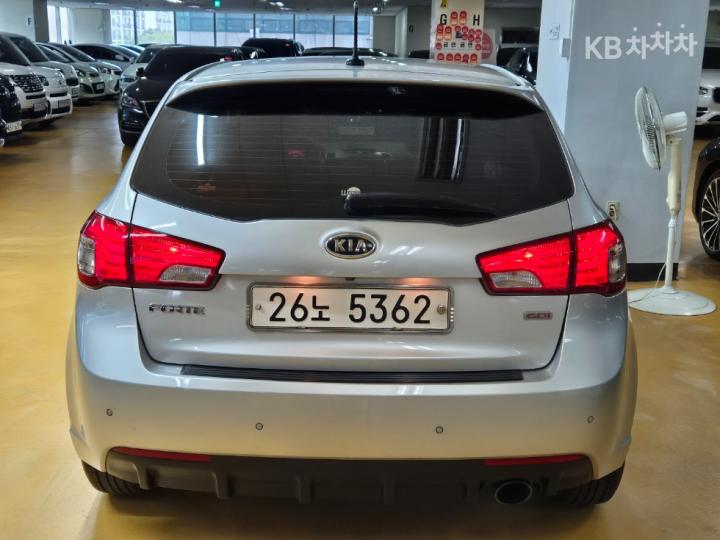 Kia Forte Hatchback 1.6 GDI Prestige Base Type 7