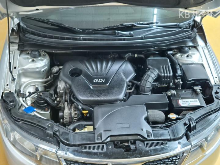 Kia Forte Hatchback 1.6 GDI Prestige Base Type 8