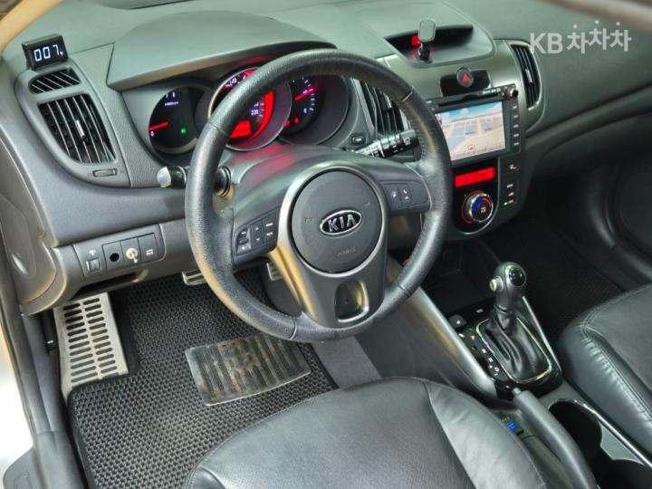 Kia Forte Hatchback 1.6 GDI Prestige Base Type 10