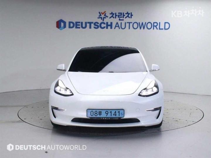Tesla Model 3 Long Range 4