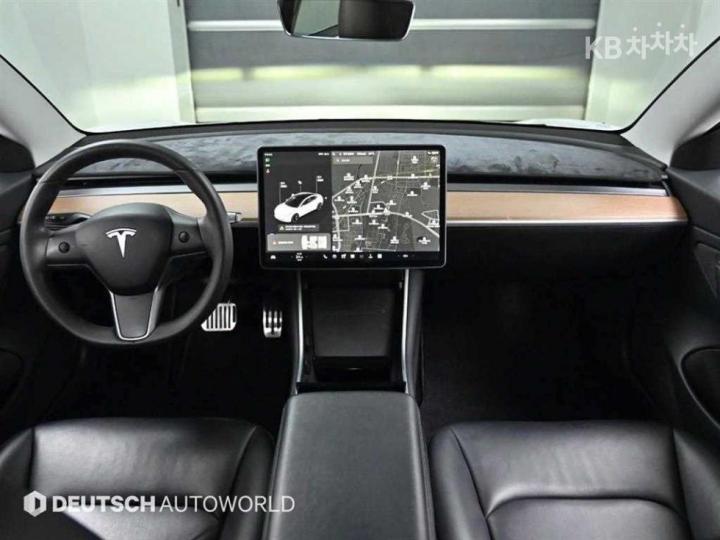 Tesla Model 3 Long Range 8