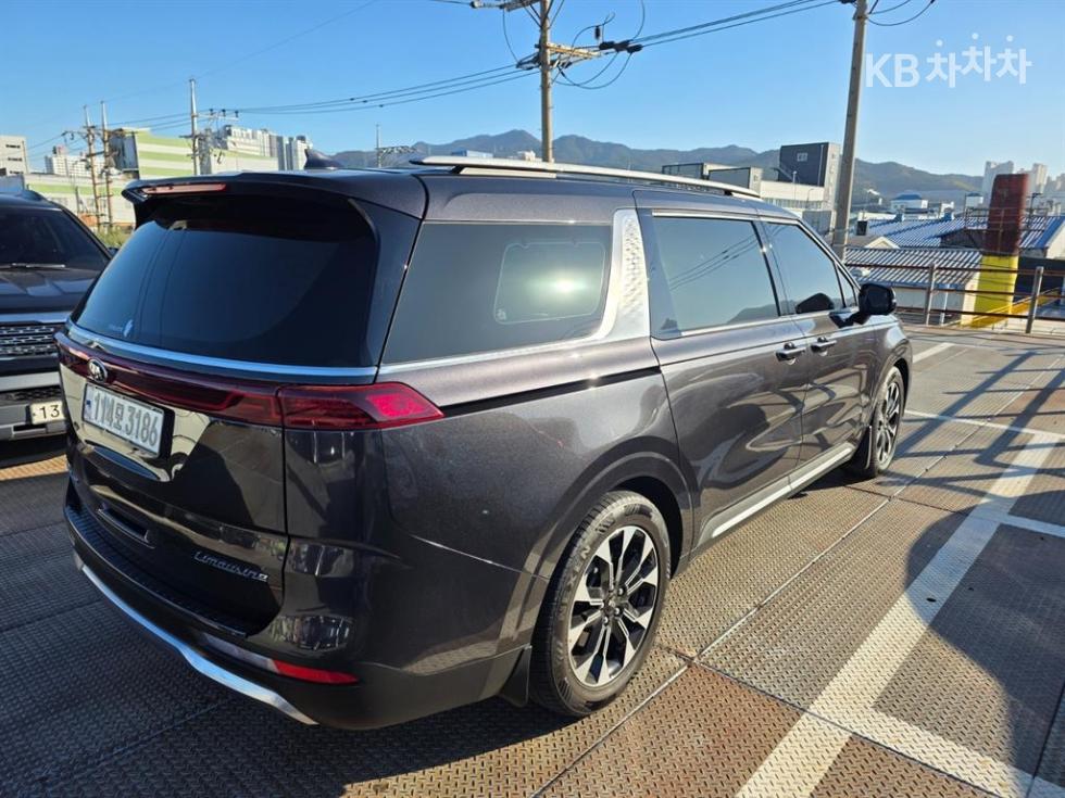 2021 - kia carnival