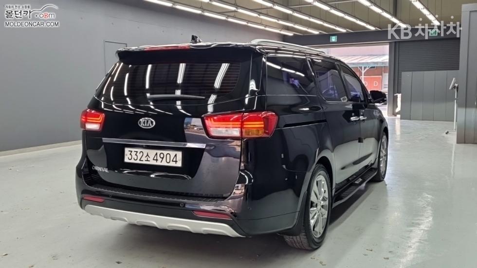 2017 - kia carnival