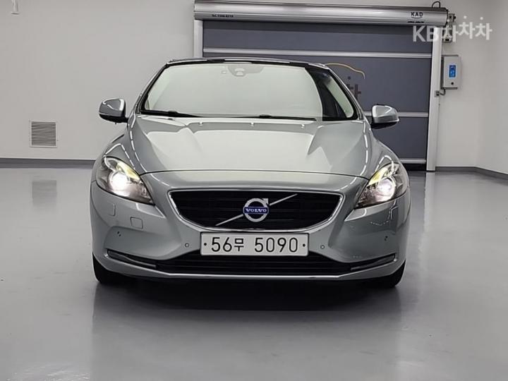 Volvo V40 D4 13 year ~ 3