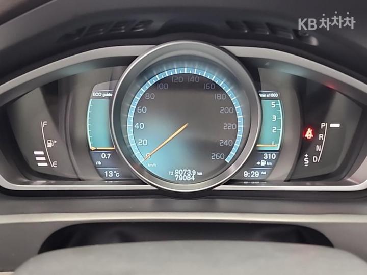 Volvo V40 D4 13 year ~ 7