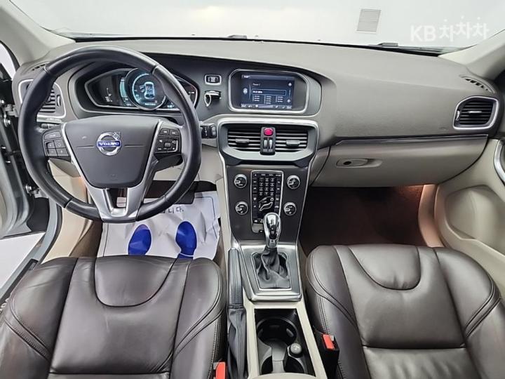 Volvo V40 D4 13 year ~ 8