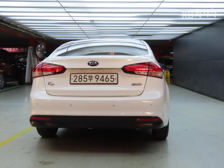 Kia K3 Diesel 1.6 Diesel Deluxe 4