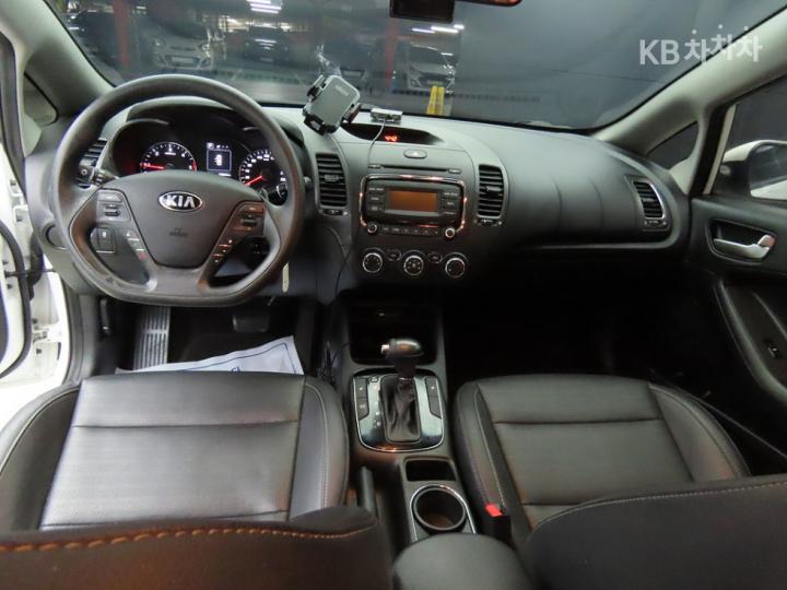 Kia K3 Diesel 1.6 Diesel Deluxe 8