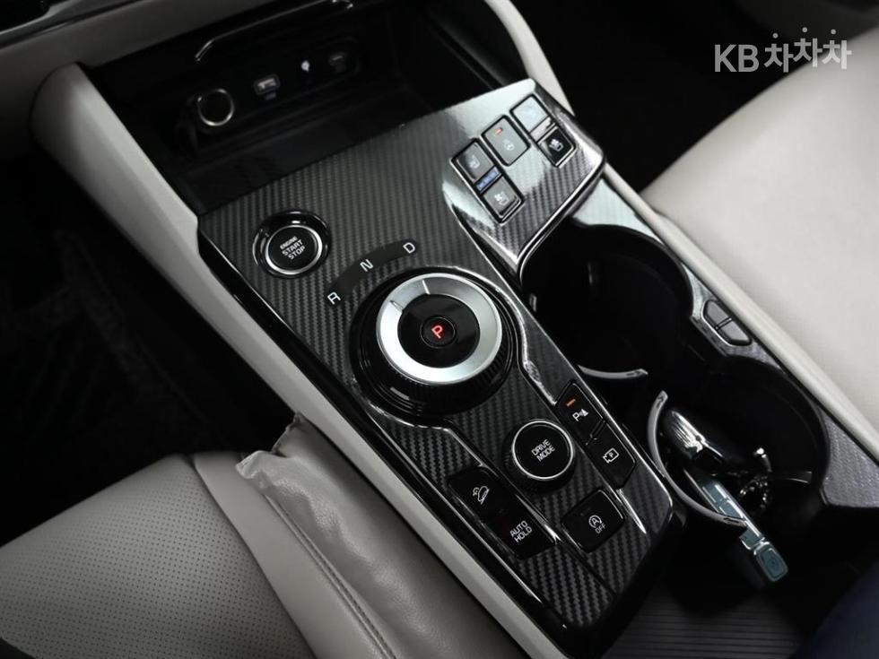 2022 - kia sportage