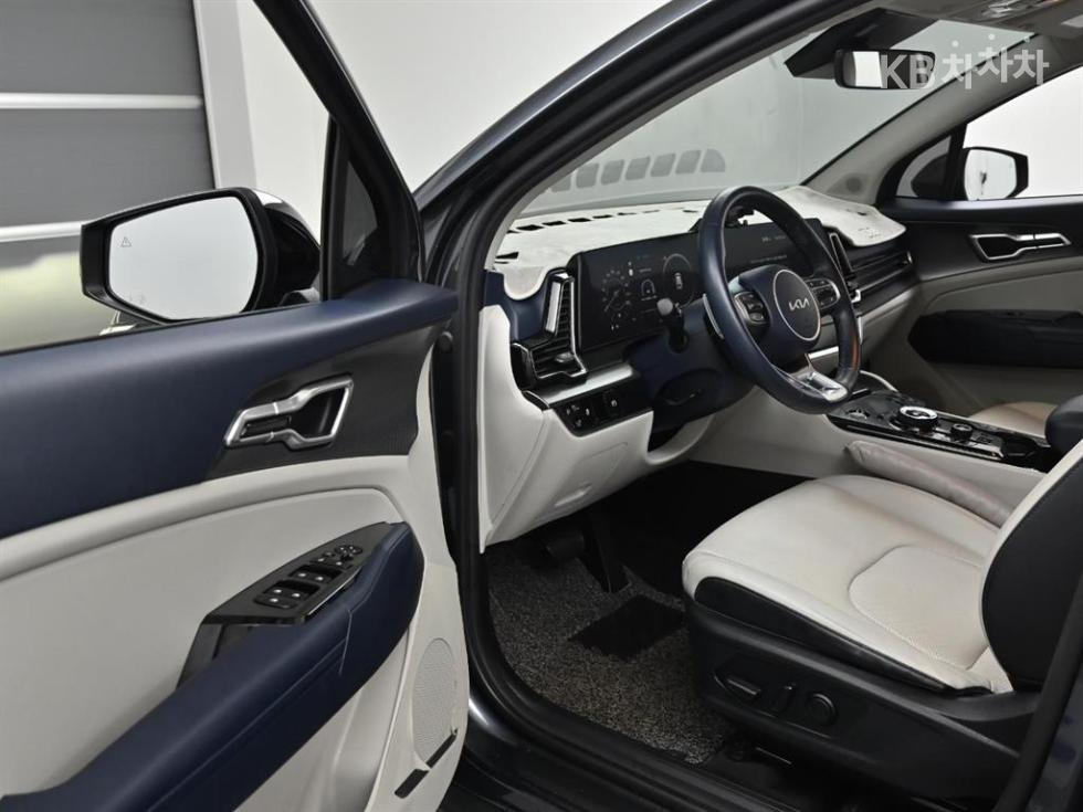 2022 - kia sportage