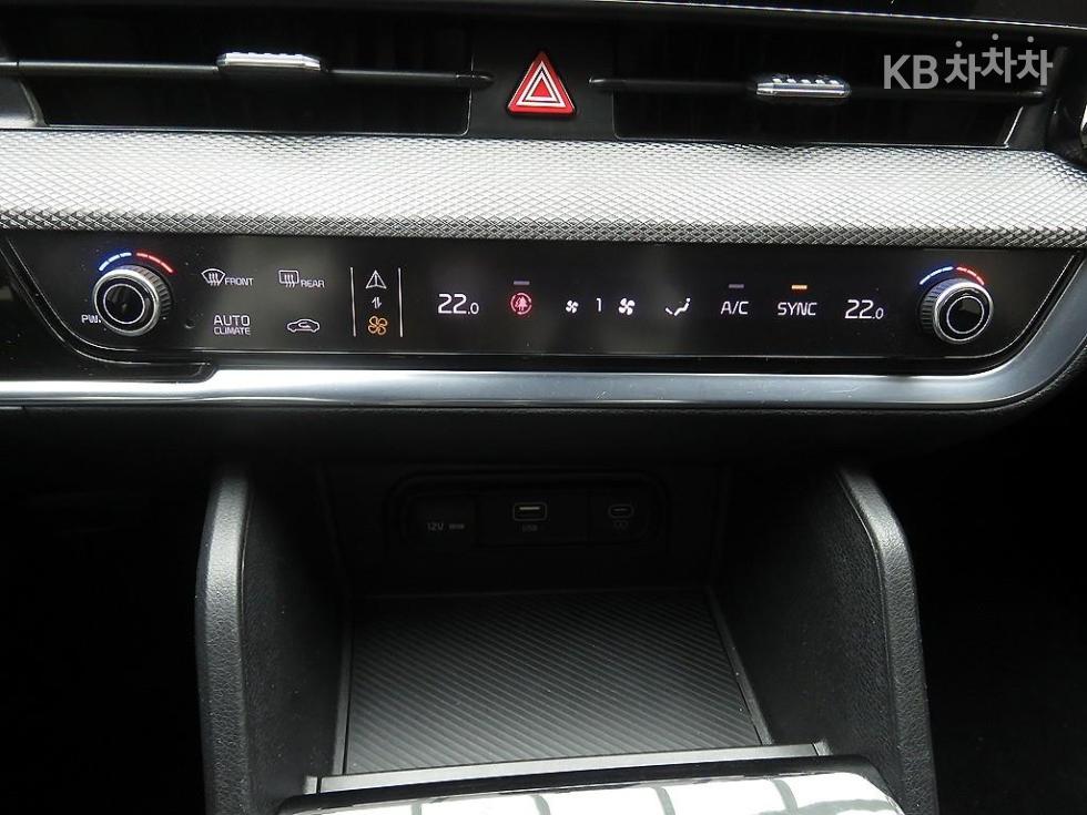 2022 - kia sportage