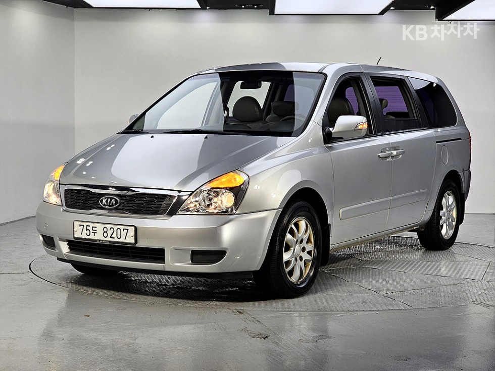 2012 - kia carnival