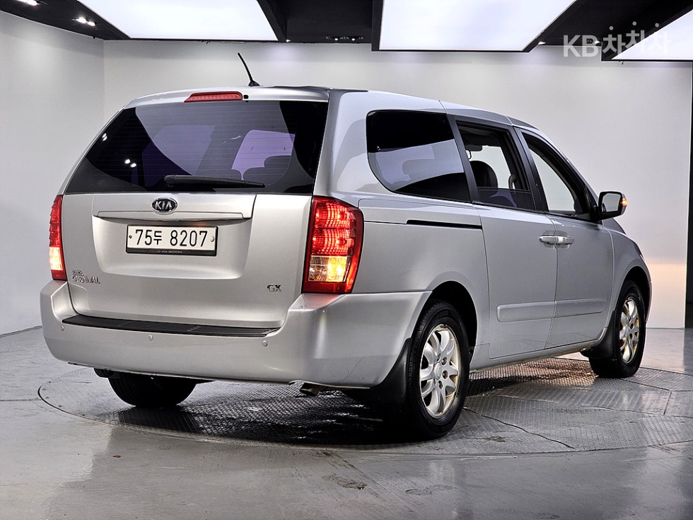 2012 - kia carnival