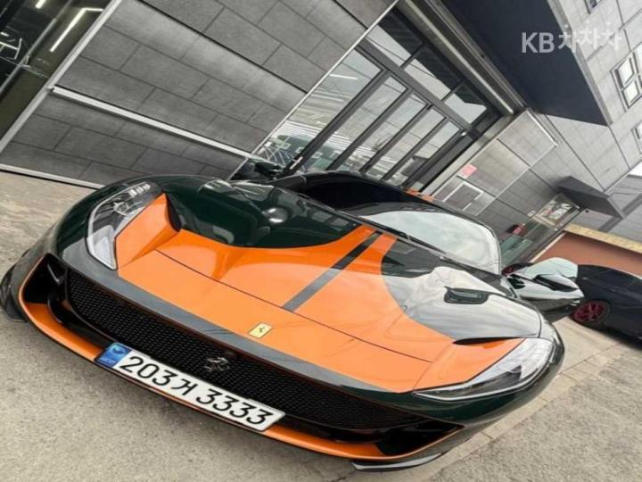 Ferrari 812 6.5 V12 - фото 1