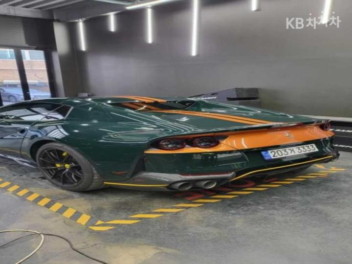 Ferrari 812 6.5 V12 - фото 2