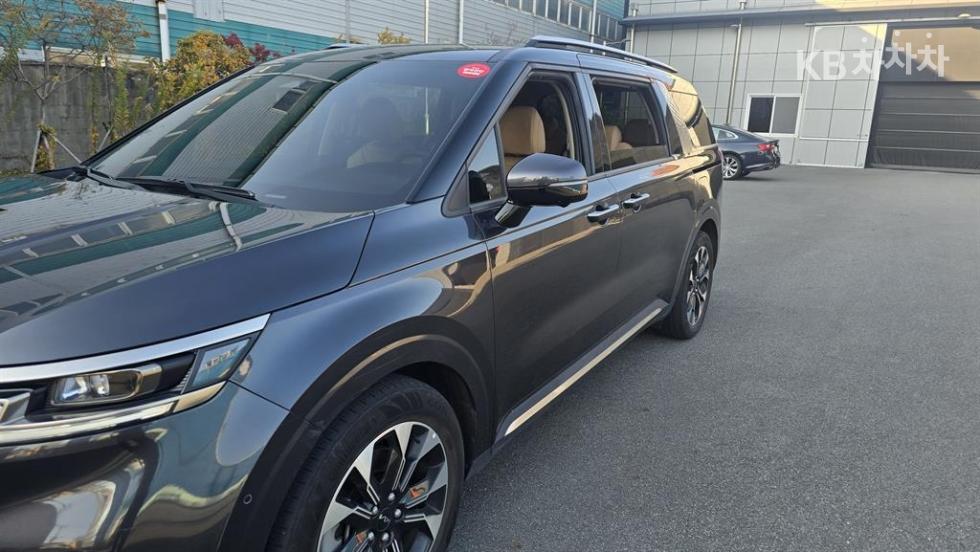 2023 - kia carnival