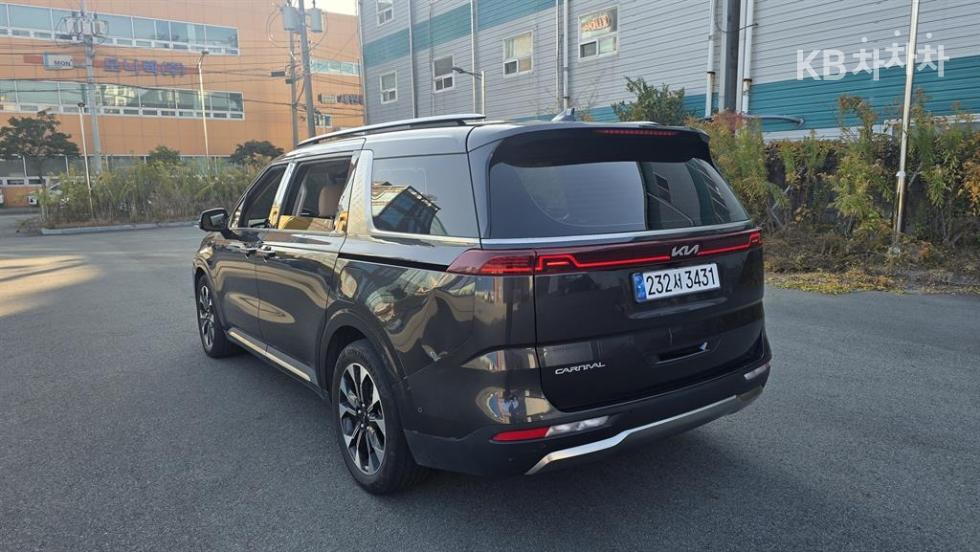 2023 - kia carnival