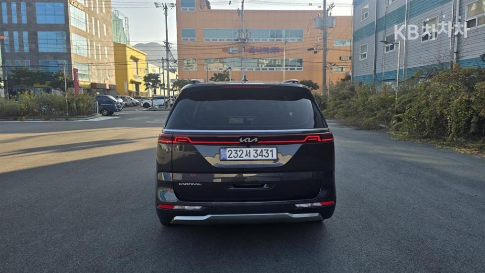 2023 - kia carnival