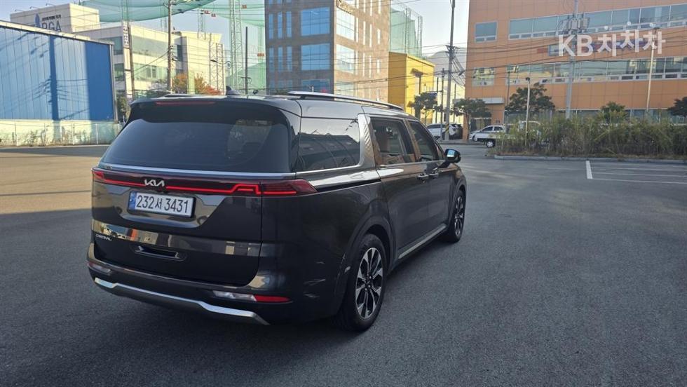2023 - kia carnival