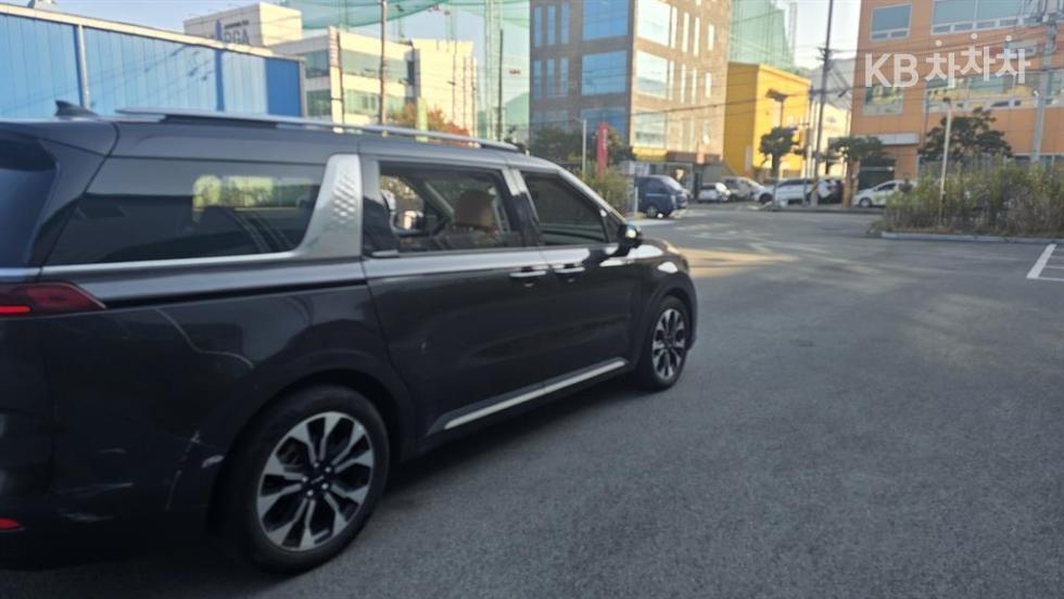 2023 - kia carnival