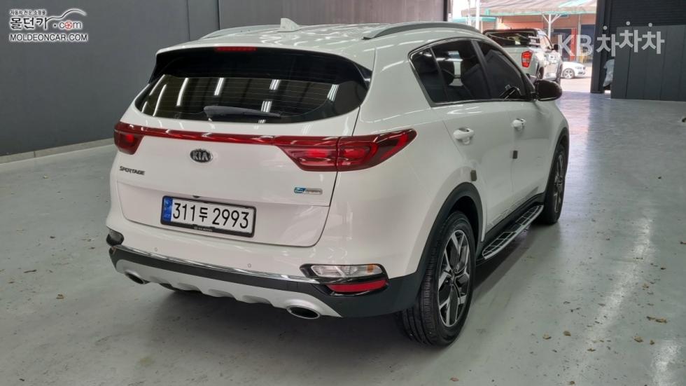 2020 - kia sportage