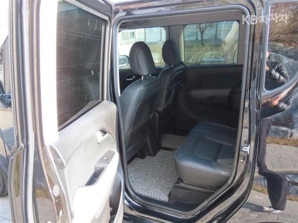 2023 - kia kia