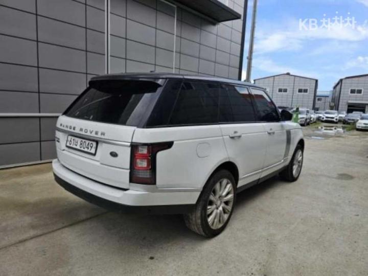 Land Rover Range Rover New 4.4 SDV8 Vogue SE 405 5