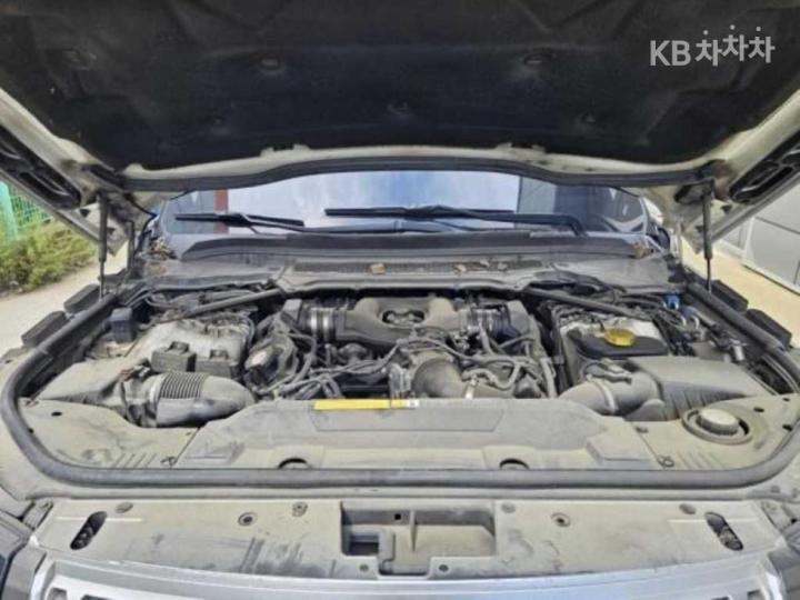 Land Rover Range Rover New 4.4 SDV8 Vogue SE 405 7