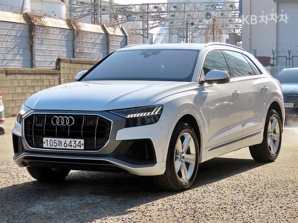 Audi Q8 3.0 45 TDI Quattro Premium - фото 1