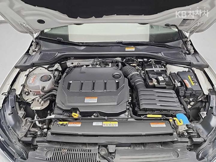 Volkswagen Golf The 8 MK8 2.0 TDI Prestige 6