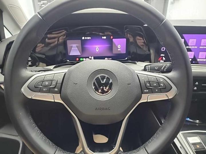 Volkswagen Golf The 8 MK8 2.0 TDI Prestige 10