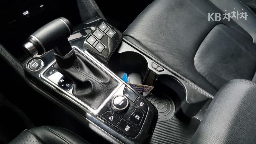 2022 - kia sportage