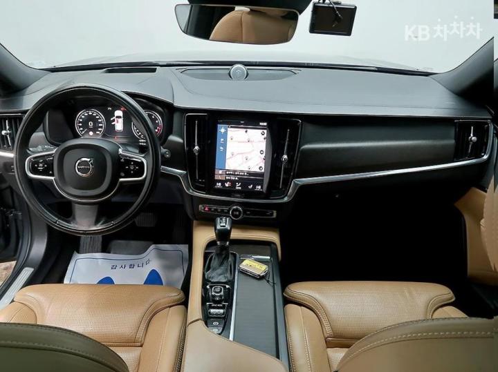 Volvo V90 CC D5 Pro AWD 6