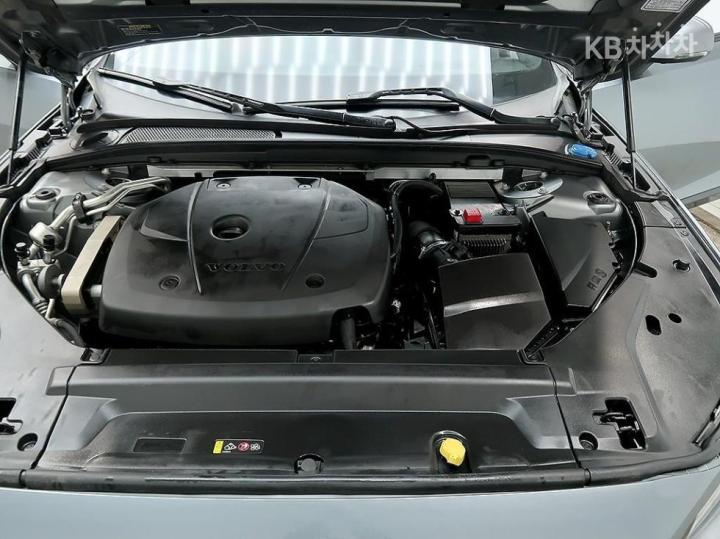 Volvo V90 CC D5 Pro AWD 8