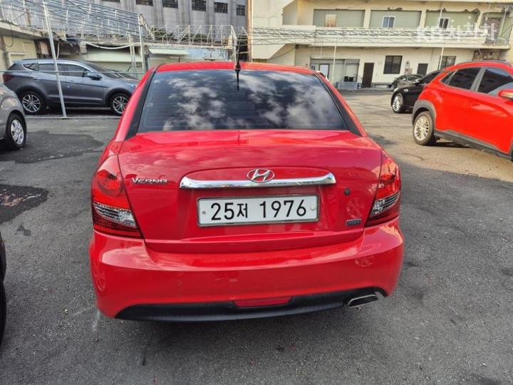 Hyundai Verna 1.4 DOHC Gasoline TOP 5