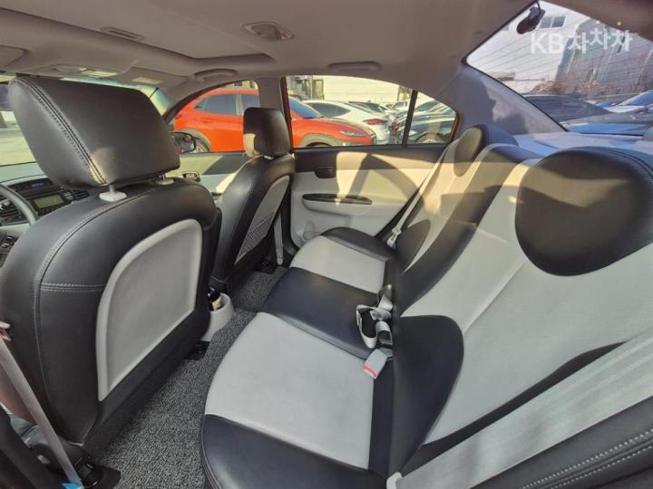 Hyundai Verna 1.4 DOHC Gasoline TOP 7