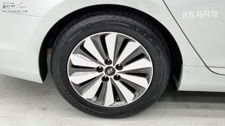 Hyundai Grandeur Hybrid Premium 7