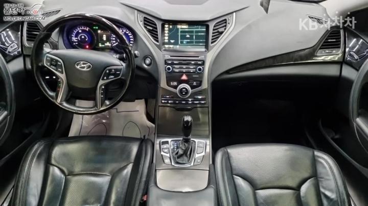 Hyundai Grandeur Hybrid Premium 8