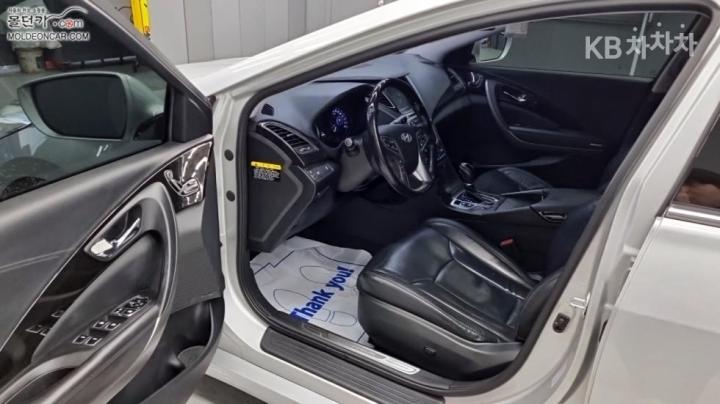 Hyundai Grandeur Hybrid Premium 10