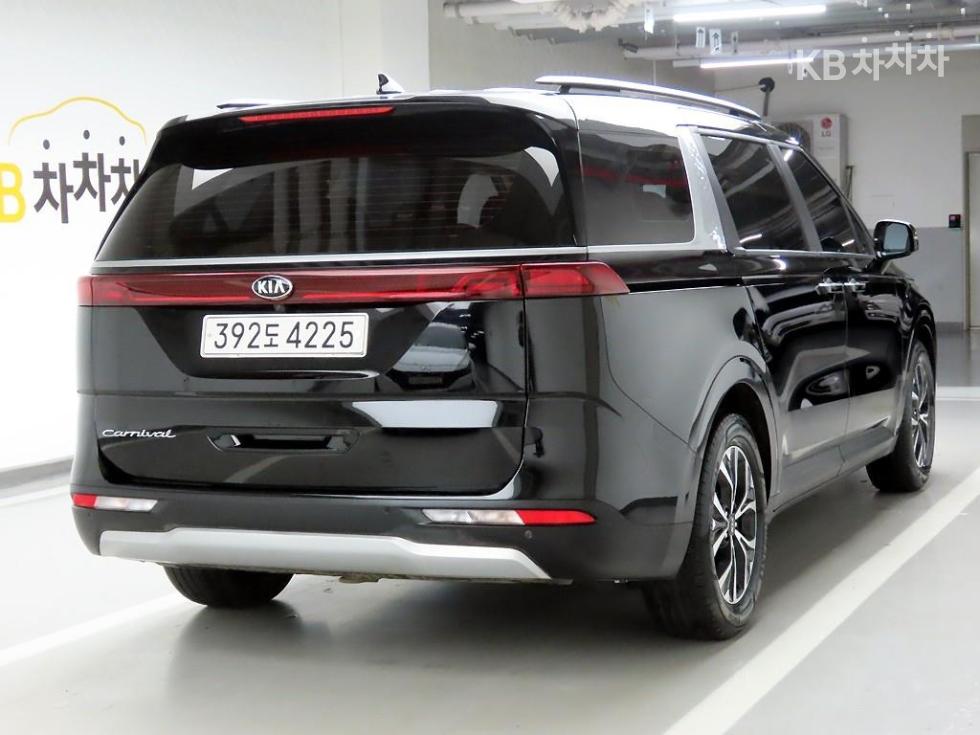2021 - kia carnival