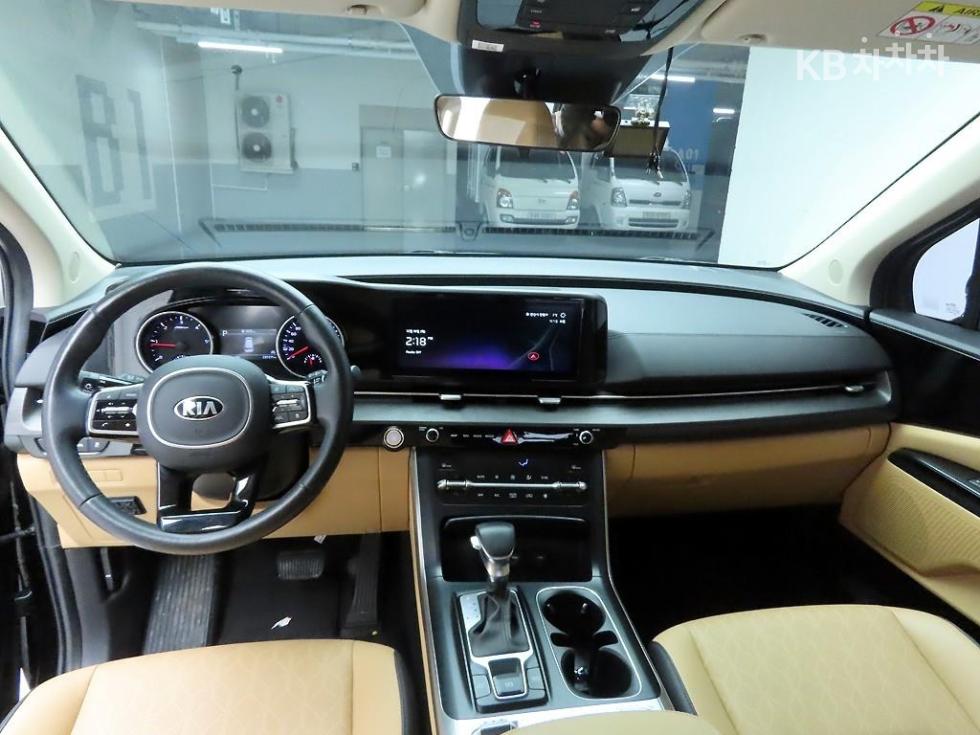 2021 - kia carnival