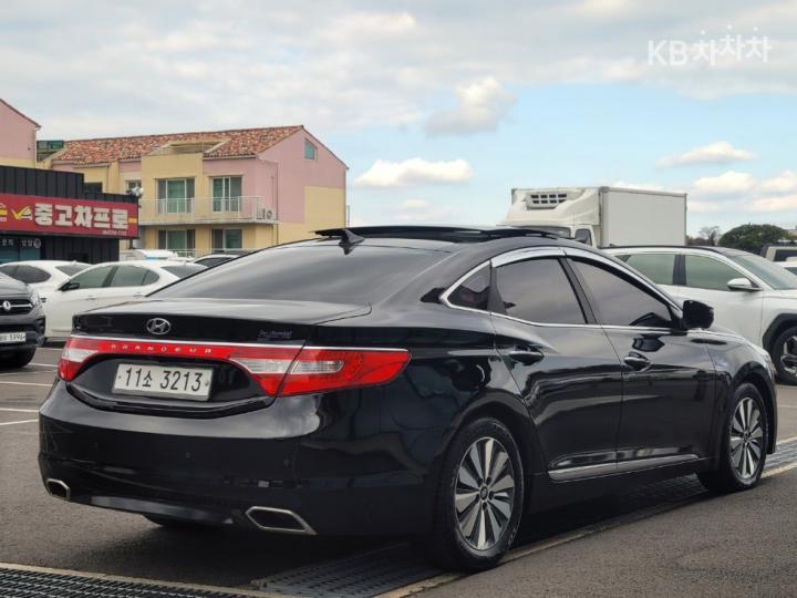 Hyundai Grandeur Hybrid Premium 5