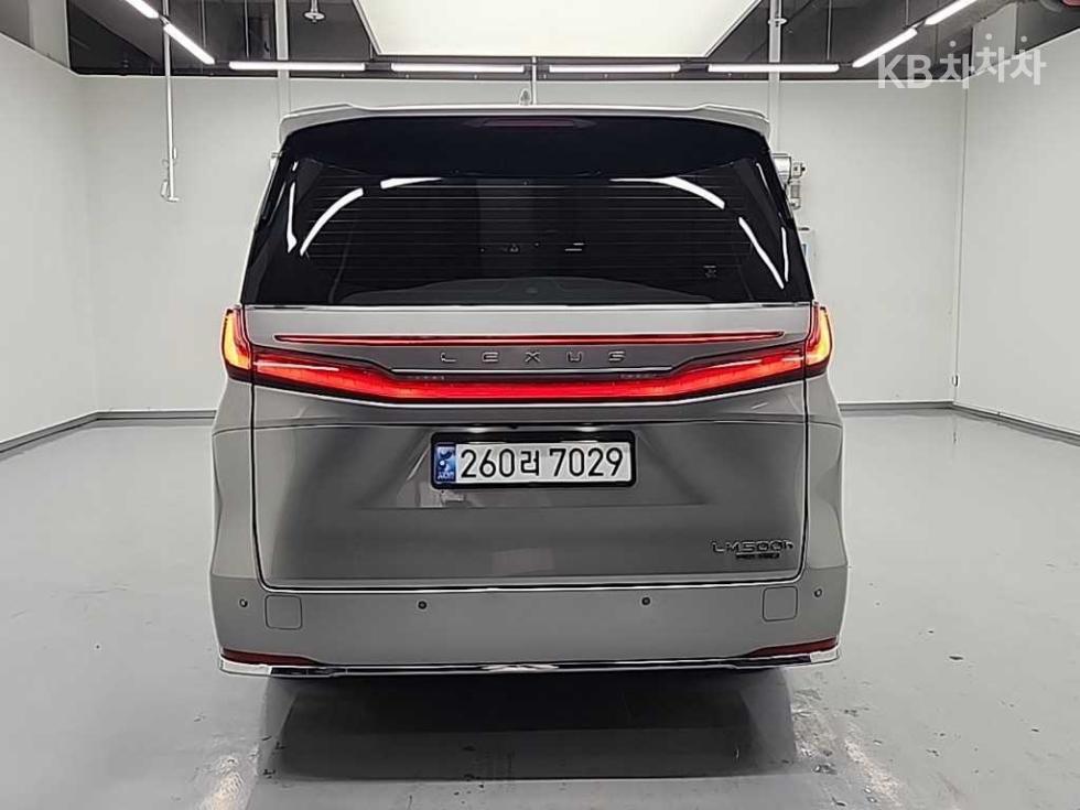 Lexus LM — miniaturë 3