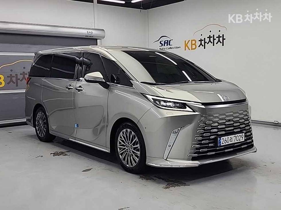 Lexus LM — miniaturë 4