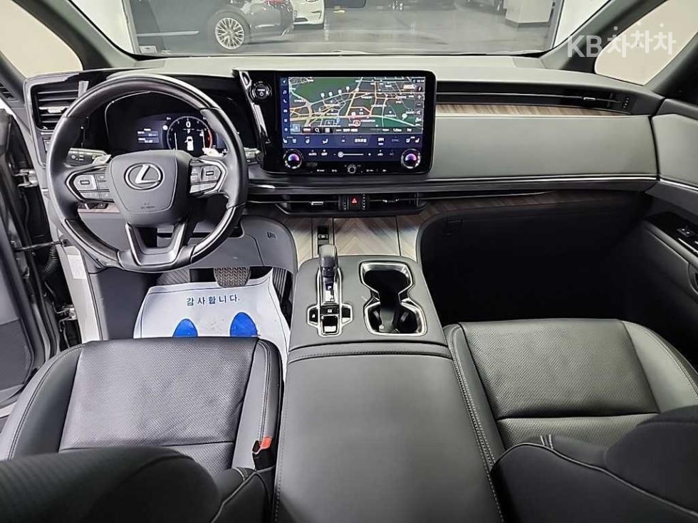 Lexus LM — miniaturë 7