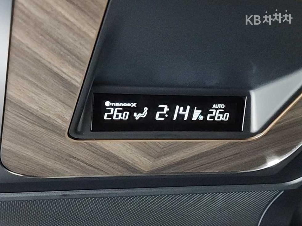 Lexus LM — miniaturë 13