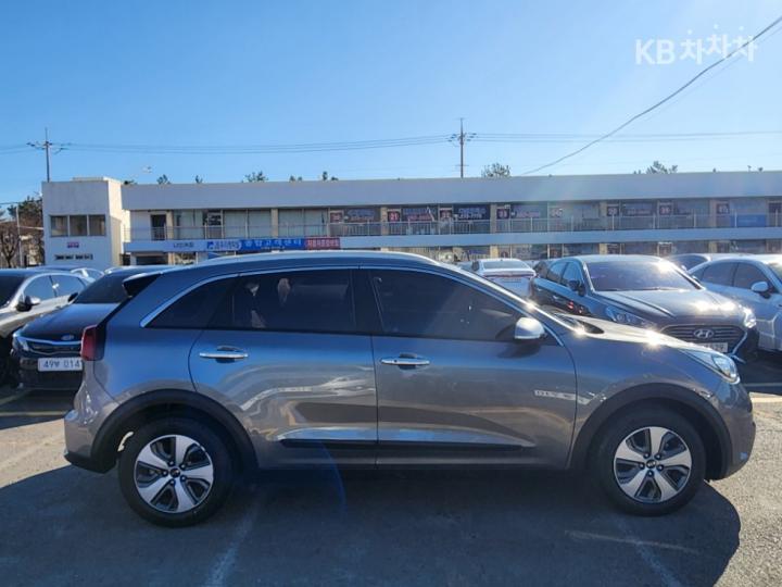Kia Niro 1.6 PHEV Prestige 5