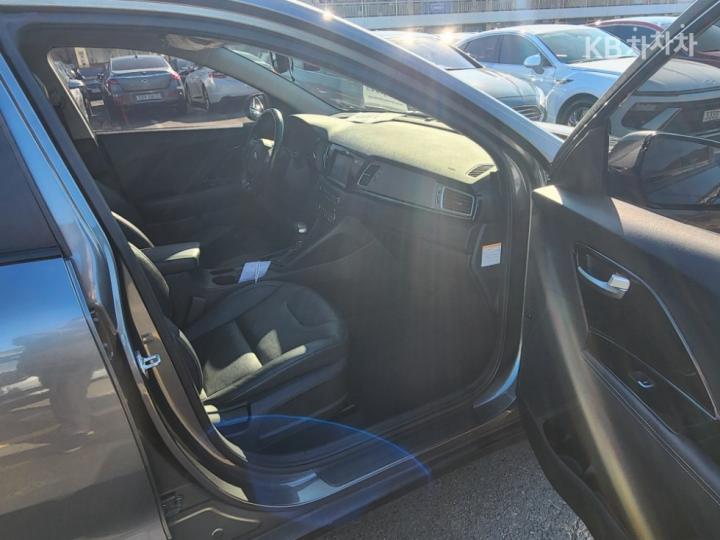 Kia Niro 1.6 PHEV Prestige 6